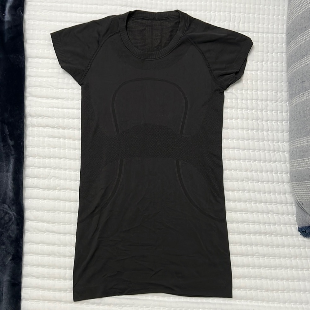 Lululemon t shirt